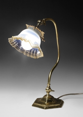 LÀMPADA DE SOBRETAULA. c.1900-05.